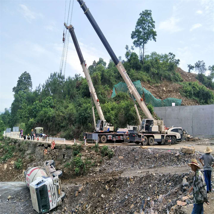 三明梅列汽车掉沟里叫吊车救援要多少钱